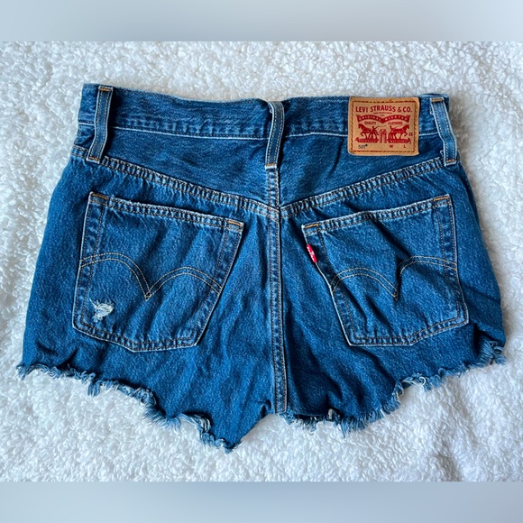 Distressed Cut off denim shorts / California closet staple! - Picture 2 of 3
